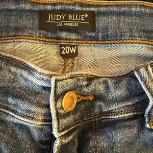 Judy Blue Women’s distressed jeans